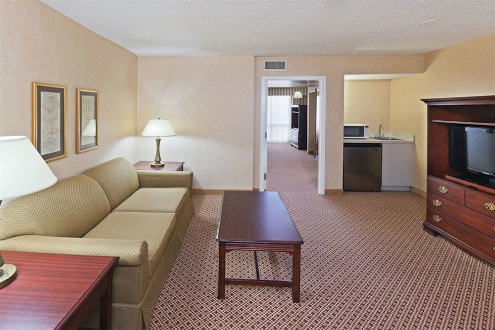 Mcm Elegante Hotel & Suites Lubbock Room photo